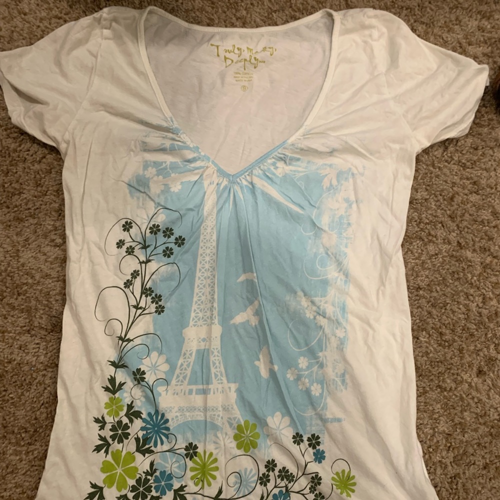 Truly madly deeply urban outfitters v neck Womens tee size small